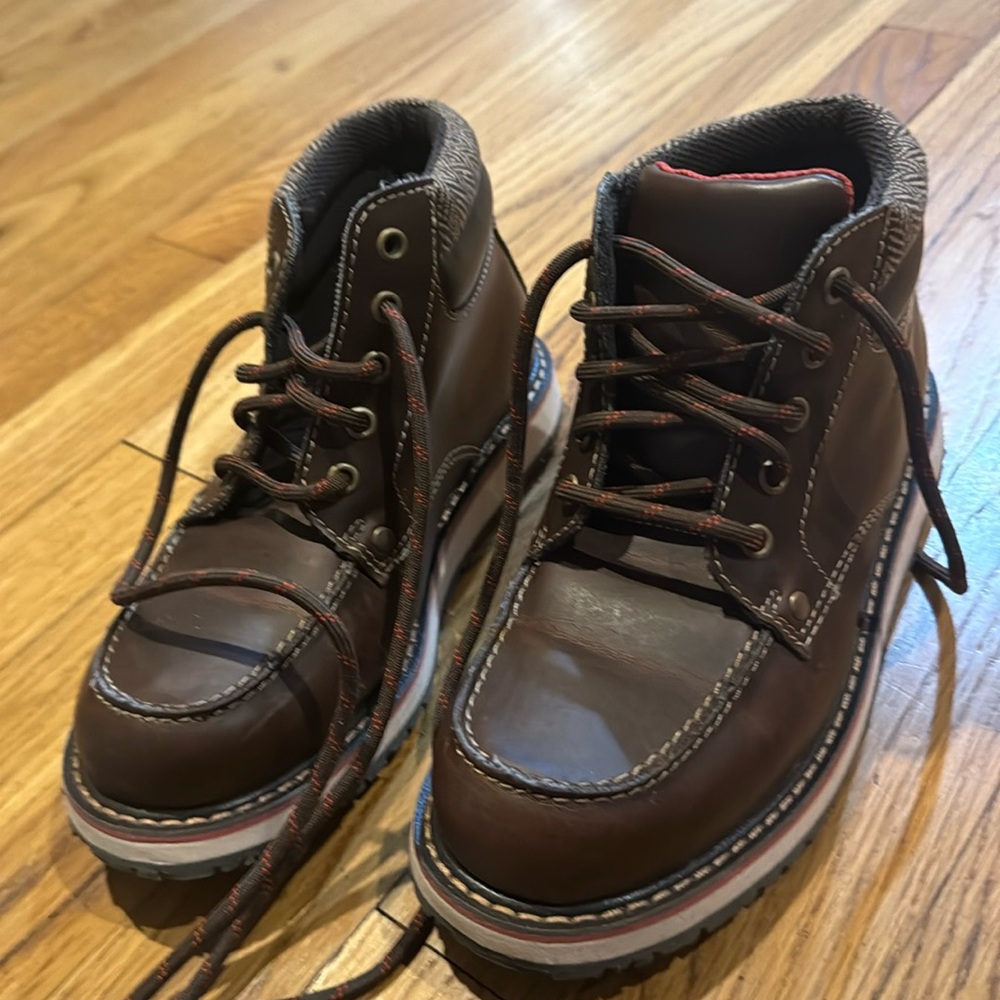 Like new Eddie Bauer kids boots